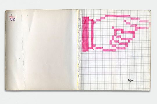 Extraits des carnets de dessin de Susan Kare, où chaque carré a la valeur d'un pixel.