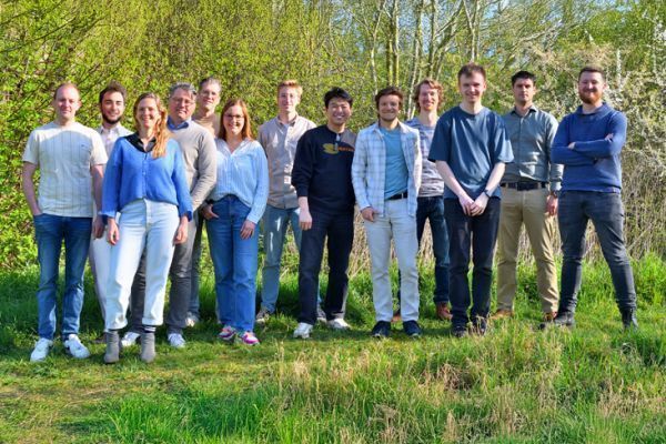 Les fondateurs de Conics, Dries Maerten et Frederic Vandelanotte, avec le reste de l'�quipe Conics.