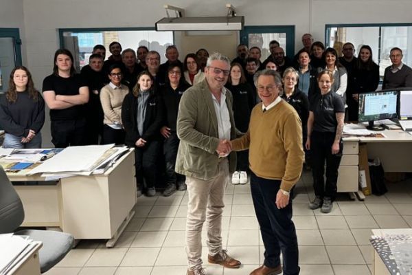 De g � d : Eric Groshens, fondateur d'Inessens, et Jean Fran�ois Aertgeets, fondateur du Sanglier Packaging.