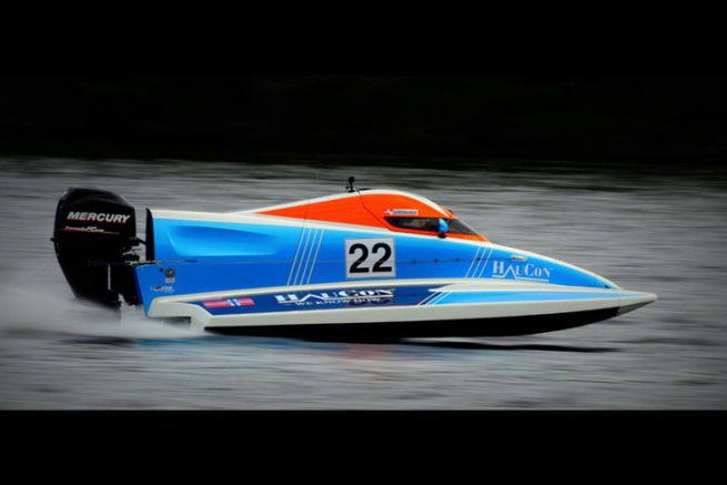 Ce Formule 4 UIM Powerboat de Haugaard Racing est  relooker.