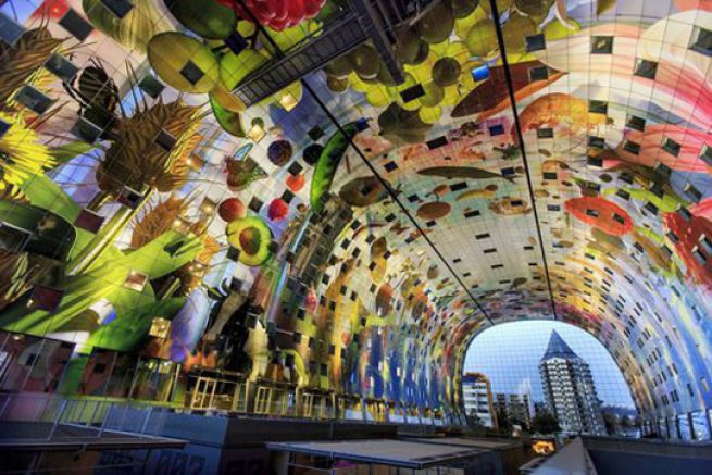 La fresque de TS Visuals, installe dans le hall d'un march de Rotterdam, a remport le prix le plus convoit en 2015.