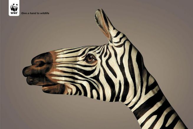 Give a hand to wildlife. Campagne WWF international signe Saatchi & Saatchi.
