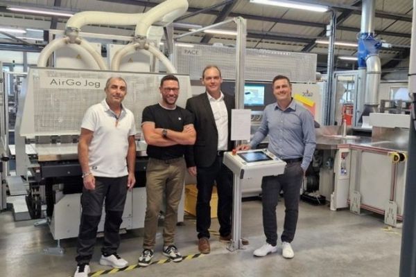 Benjamin Kiziktoprak op�rateur, Fran�ois Simon directeur de L'Imprimeur Simon, Olivier Thion de Heidelberg, Stephan Kummer de Po