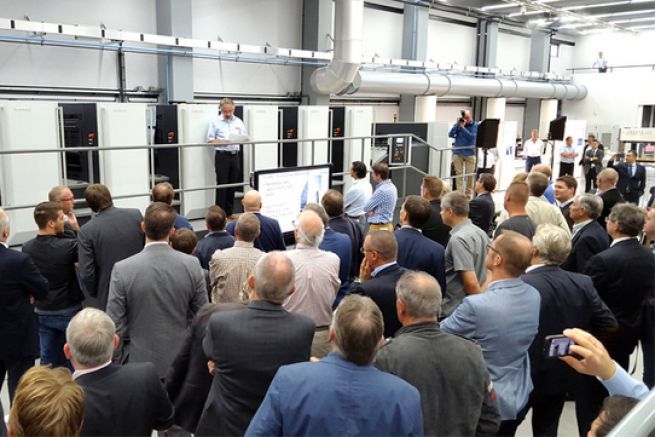 La GX 40, le 2 septembre 2015, lors de son lancement au Centre europen de technologie Komori  Utrecht, aux Pays-Bas.