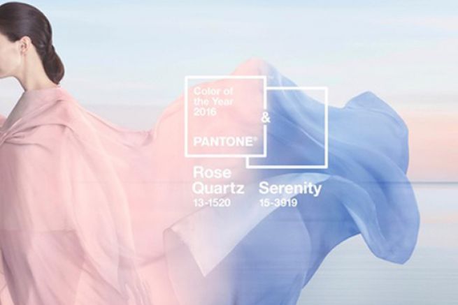 Pantone 13-1520 Rose Quartz et Pantone 15-3919 Serenity.