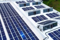 L'imprimerie Drukservice Impressa a install 754 panneaux solaires sur son toit.  
