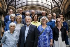 Vincent Montagne (au centre) avec le nouveau bureau du SNE