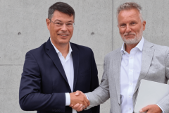 Joachim Brenk, pr�sident du directoire de Possehl, et Franz Kriechbaum, directeur g�n�ral de Manroland Goss.