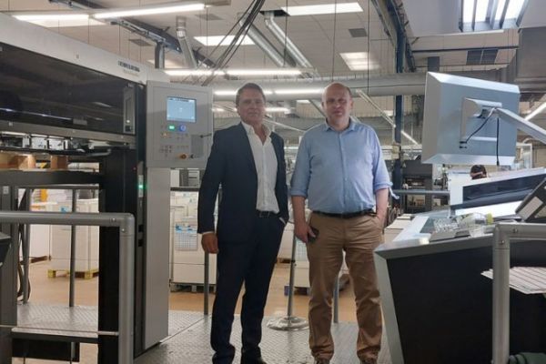 De g. à d., Bernard Bonanséa, ingénieur commercial Heidelberg, et Hubert de Maistre, DG Korus Packaging.