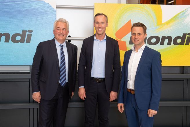 Reinhard Marschall, DG de Koenig & Bauer DACH, Markus Grtner, CEO Corrugated Packaging de Mondi, et Florian Dbl, DG de Mondi G