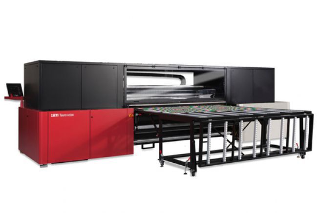 La machine grand format Jeti Tauro d'Agfa imprime sur 2,5 mtres de large.