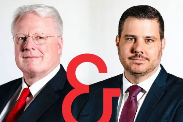 L'actuel PDG de Koenig & Bauer, Andreas Pleke, et l'actuel directeur financier, Stephen Kimmich.