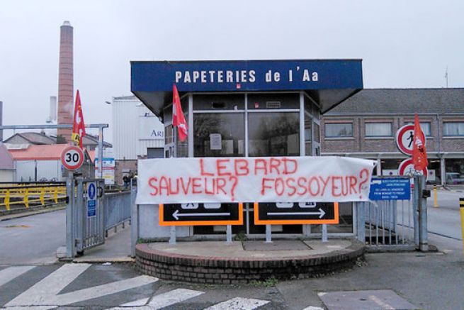 Banderole, pose  l'entre de l'usine du Pas-de-Calais, tmoignant du climat houleux entre le PDG et les syndicats