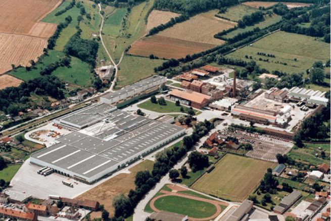 La papeterie du groupe Arjowiggins situe  Wizernes employait environ 300 personnes jusqu' sa fermeture en juin 2015.
